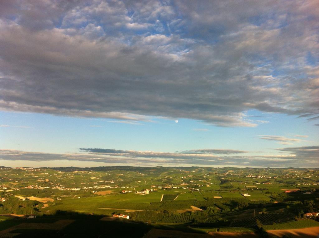 Апартаменти La Vigna Del Parroco Verduno Номер фото